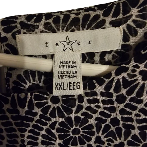 Sleeveless Black and White Patterned Top NWOT - Picture 3 of 4